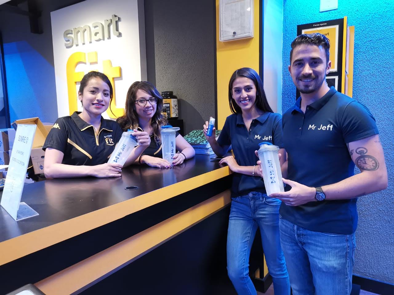 Edecanes en Puebla trabajando en evento